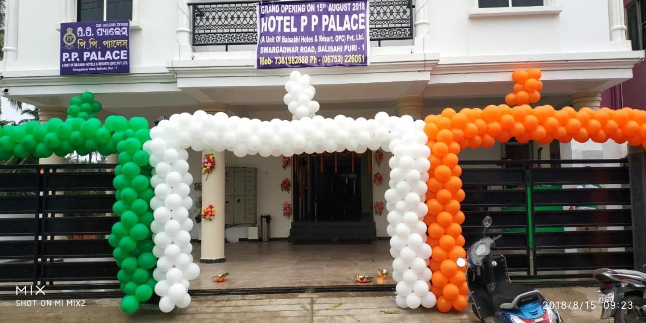 Pp Palace Hotell Puri Exteriör bild